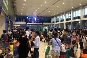 Sau sự cố máy bay trượt đường băng, Tân Sơn Nhất ùn ứ khách