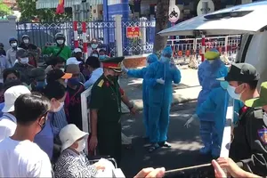 Đà Nẵng: Nhiều bệnh nhân chạy thận đứng chờ ngoài khu cách ly