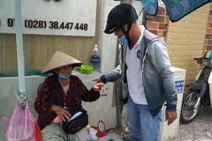 30 năm chia sẻ nỗi khó khăn với người già