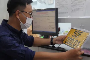 Ngày đầu đổi biển số vàng tại TP.HCM, thủ tục còn vướng mắc