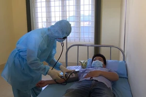 Xét nghiệm nhanh SARS-CoV-2 cho cư dân trong khu vực phong tỏa