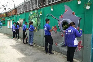 Độc đáo bức tường bích họa sinh vật biển giữa lòng Sài Gòn