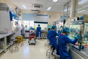 Tất bật xét nghiệm hàng chục ngàn người từ Đà Nẵng về TP.HCM 