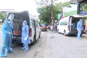 Cuộc sống của những “Người vận chuyển” giữa tâm dịch