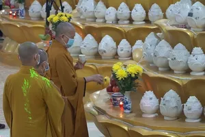 Cận cảnh trong căn hầm đựng tro cốt ở chùa Kỳ Quang 2