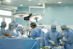 Tim bệnh nhân vẫn hoạt động trong suốt ca mổ bắc cầu mạch vành