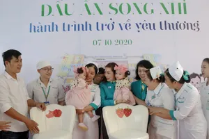 Trúc Nhi, Diệu Nhi rạng ngời trong ngày xuất viện 