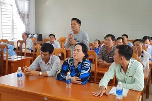 Chủ tịch tỉnh Cà Mau gặp nông dân bị trộm hàng tấn tôm