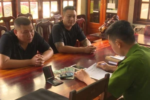 Bắt quả tang 2 anh em ruột đang nhận lãi từ ‘tín dụng đen’