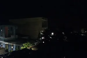 Clip: Ảnh hưởng bão số 9, Lý Sơn gió giật mạnh trên cấp 8