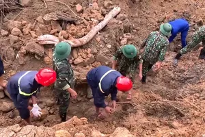 Xúc động theo dõi tìm kiếm nạn nhân ở Rào Trăng 3