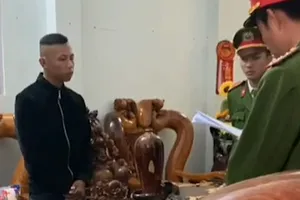 Video: Khởi tố giám đốc và nhân viên công ty mua bán nợ