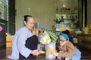 Video: Nghị lực của cô gái bị bệnh xương thủy tinh