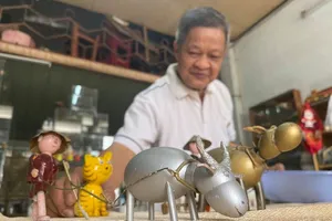 Video: Độc đáo biến vỏ trứng thành trâu vàng