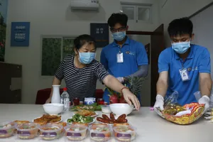 Video: Nở rộ dịch vụ đặt mâm cỗ cúng ngày Rằm tháng Giêng 