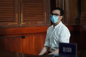 Video: Nam tiếp viên làm lây lan COVID-19 hầu toà