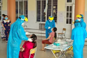 Video: Tâm sự nhói lòng của những người cách ly tại Bình Dương