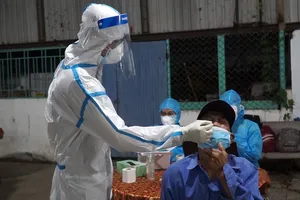 Video: Khẩn trương lấy mẫu xét nghiệm tại lò mổ gia súc lớn nhất Đà Nẵng