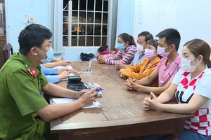 Video: Phát hiện nhóm đối tượng tụ tập đánh bạc bất chấp lệnh cấm