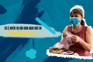 Cô Lệ khiếm thị nấu hàng ngàn suất ăn hỗ trợ người khuyết tật