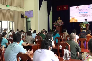 Video: EVNHCMC ủng hộ 200 triệu đồng vào Quỹ ‘Vì người nghèo’ của TP.HCM