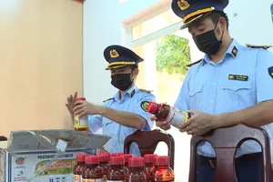 Video: Bắt cơ sở kinh doanh thuốc bảo vệ thực vật chứa chất cấm