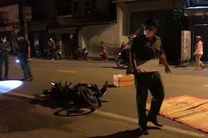 Video: Nam công nhân bị xe container cán tử vong trên con đường ‘tử thần’