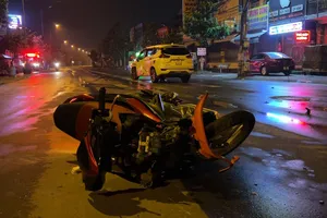 Video: Xe máy tông trực diện ô tô 7 chỗ, nam thanh niên tử vong 