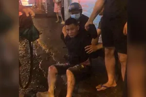 Video: Người dân vây bắt thanh niên trộm xe máy trong ĐH Quốc gia TP.HCM 