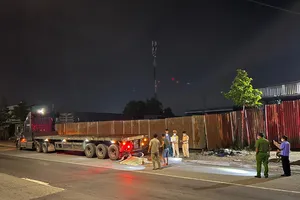 Video: Đi đám tang về, người đàn ông tông đuôi container tử vong tại chỗ