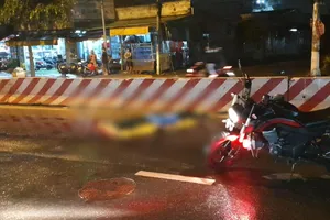 Video: Chạy xe máy tông vào cột đèn, nam thanh niên tử vong tại chỗ