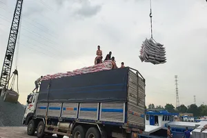 Video điều tra: Các công ty, kho cảng... tiếp tay cho xe quá tải 