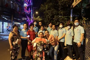 Đêm giao thừa thầm lặng của những người không Tết