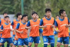 Video: HLV Troussier cùng buổi tập chung giữa tuyển quốc gia và U-23 Việt Nam 