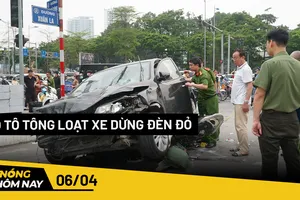 Nóng hôm nay: Ô tô tông hàng loạt xe dừng đèn đỏ