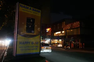 Video: Nhiều tuyến đường tắt đèn quảng cáo, thực hiện tiết kiệm điện