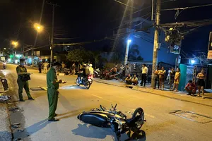 Video: Thanh niên chạy lấn làn, tông xe máy khác làm 4 người thương vong