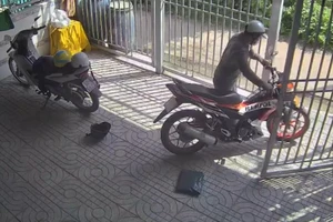 Video: Nhóm 3 đối tượng lấy trộm 2 xe máy tại khu trọ