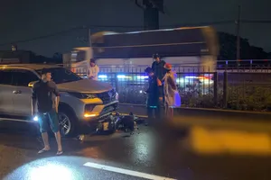 Video: Chạy xe máy ngược chiều, một người bị ô tô tông tử vong