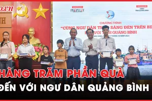 Trao hơn 200 phần quà cho ngư dân và học sinh Quảng Bình