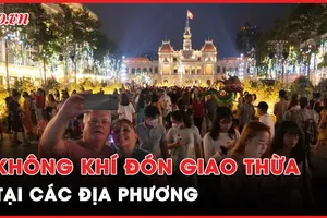 Video: Người dân cả nước nô nức chờ đón giao thừa Tết Giáp Thìn 2024