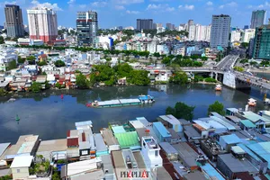 Toàn bộ nhà lụp xụp sẽ di dời, người dân bờ Bắc kênh Đôi vừa mừng vừa lo