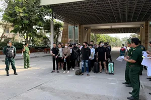 Bắt 24 người Việt trong đường dây lừa đảo qua điện thoại ở Campuchia 