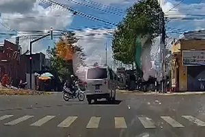 Tai nạn giữa xe cứu thương với xe máy, 1 người bị thương nặng