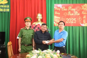 Tài xế taxi ở Bảo Lộc giao trả 240 triệu đồng cho người chuyển nhầm