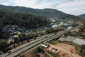 Tái diễn tình trạng trộm cắp dây điện chiếu sáng trên cao tốc Liên Khương - Prenn