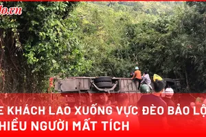 Video: Xe khách lao xuống vực đèo Bảo Lộc, nhiều người mất tích