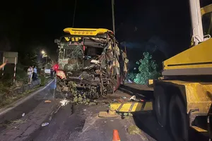 Tạm giữ tài xế vụ xe khách lao xuống vực đèo Bảo Lộc 