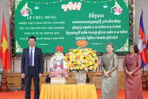 Lãnh đạo tỉnh Tây Ninh, Long An chúc Tết cổ truyền tại Campuchia