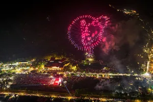 Tây Ninh bắn pháo hoa mừng 50 năm thống nhất đất nước 